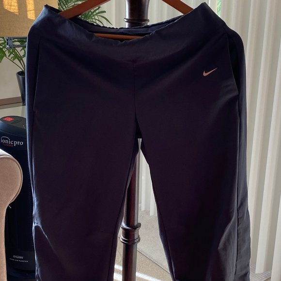 nike loose fit capris
